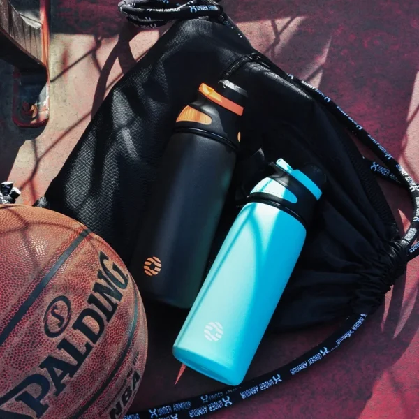 FEIJIAN 1L stainless steel insulated water bottle showing the magnetic lid attached to the side.