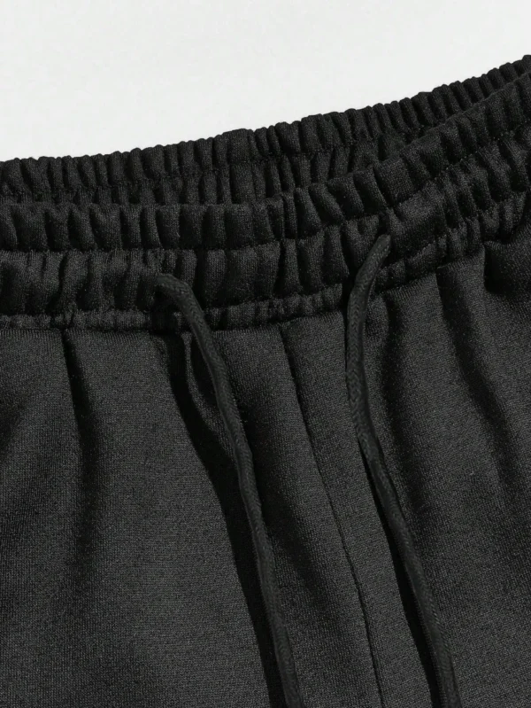 and side pockets.