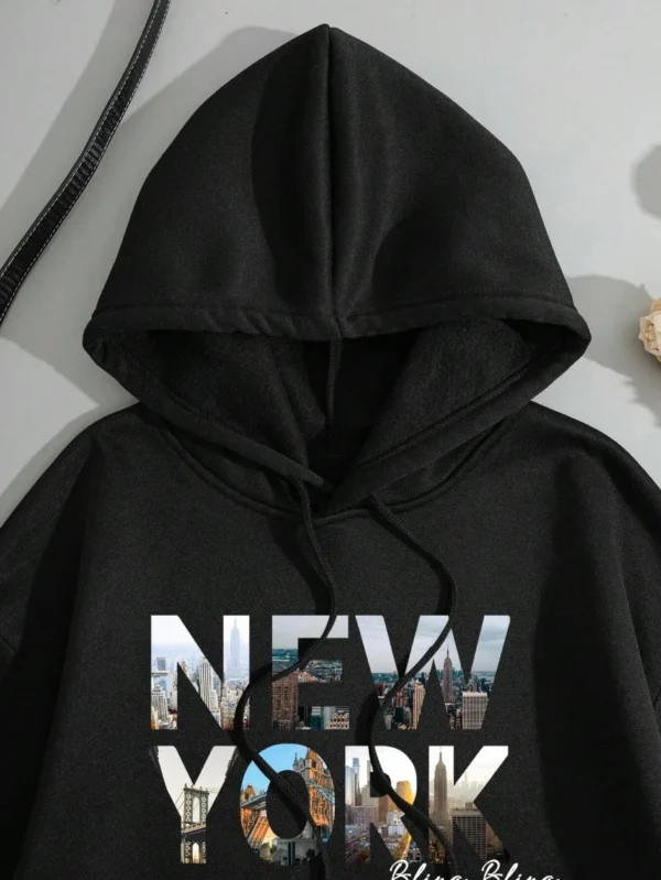 Oversized grey hoodie for women featuring a detailed New York City scenery print and cozy artificial fur lining.