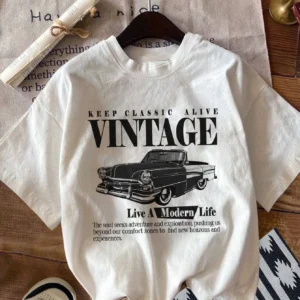 Loose fit women's t-shirt with vintage car graphic print.