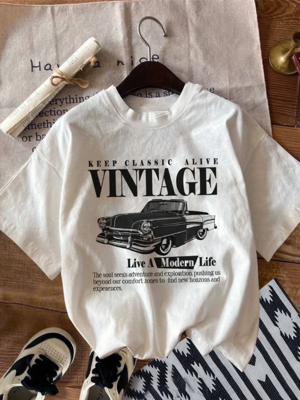 Loose fit women's t-shirt with vintage car graphic print.