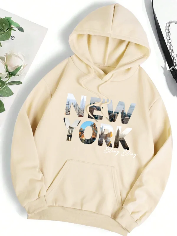 Oversized grey hoodie for women featuring a detailed New York City scenery print and cozy artificial fur lining.