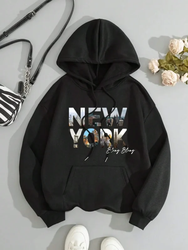 Oversized grey hoodie for women featuring a detailed New York City scenery print and cozy artificial fur lining.