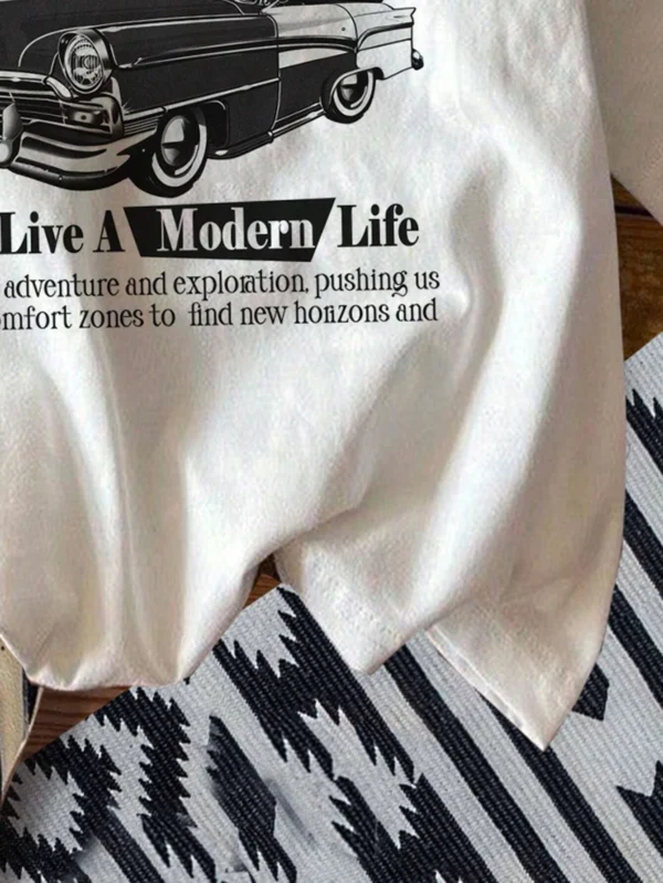 Loose fit women's t-shirt with vintage car graphic print.