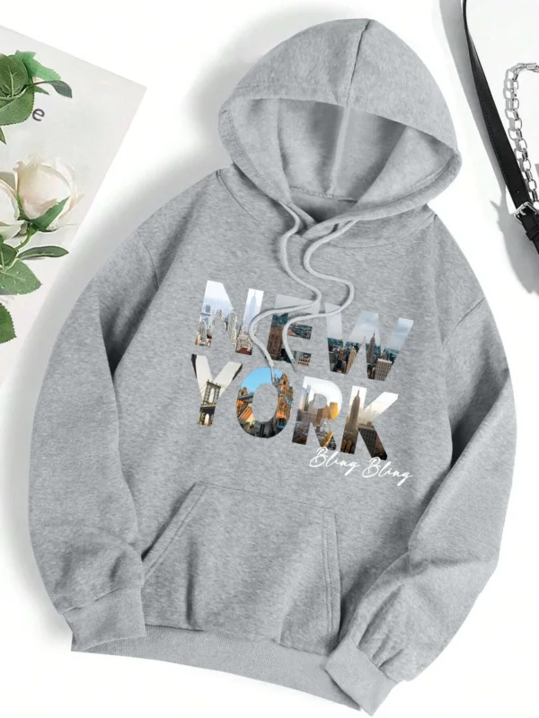 Oversized grey hoodie for women featuring a detailed New York City scenery print and cozy artificial fur lining.