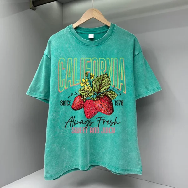 Men's vintage California strawberry print cotton t-shirt.