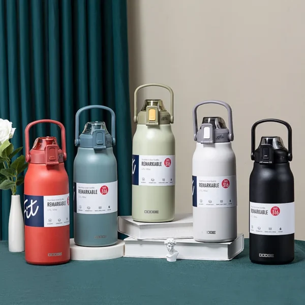 keeping drinks cold and hot. Available in 32oz and 40oz.