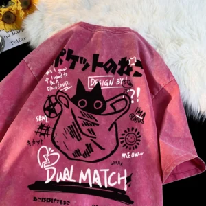 Loose fit Harajuku t-shirt in cotton with a vintage Kawaii cartoon cat print design.