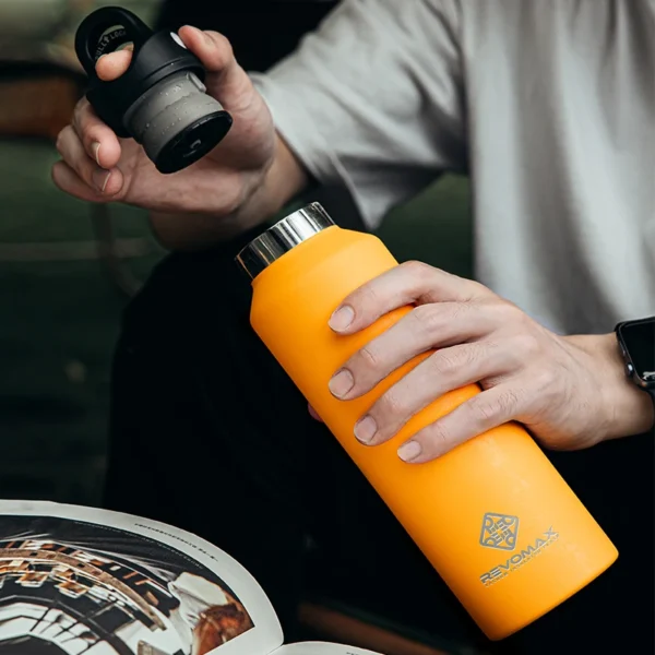 REVOMAX 950ml stainless steel vacuum insulated water bottle.