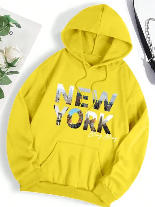 Oversized grey hoodie for women featuring a detailed New York City scenery print and cozy artificial fur lining.