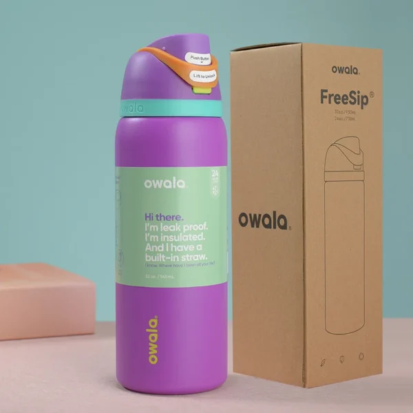 Insulated stainless steel water bottle with closed straw lid