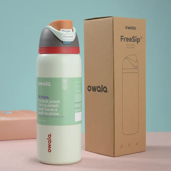 Insulated stainless steel water bottle with closed straw lid