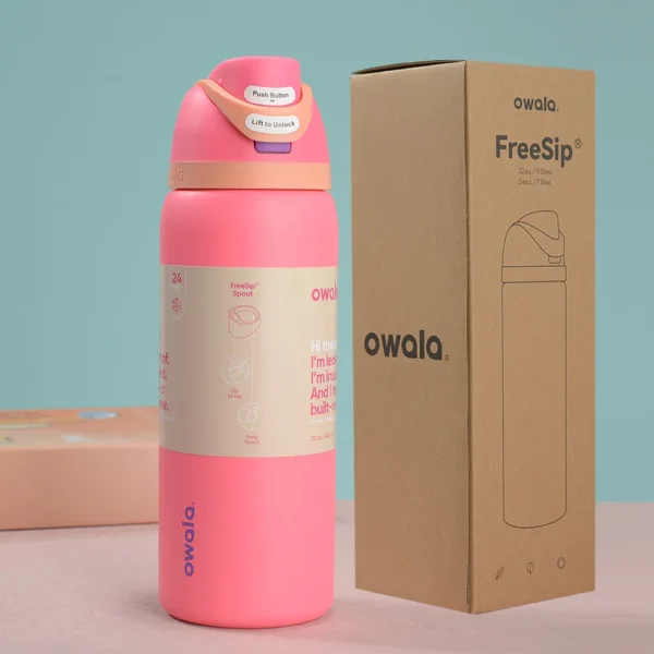 Insulated stainless steel water bottle with closed straw lid