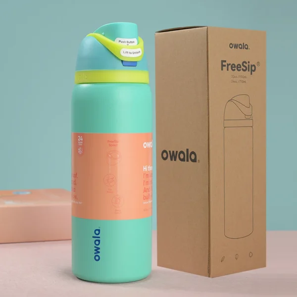 Insulated stainless steel water bottle with closed straw lid