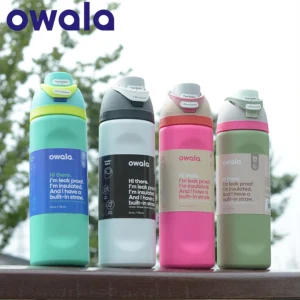 Insulated stainless steel water bottle with closed straw lid