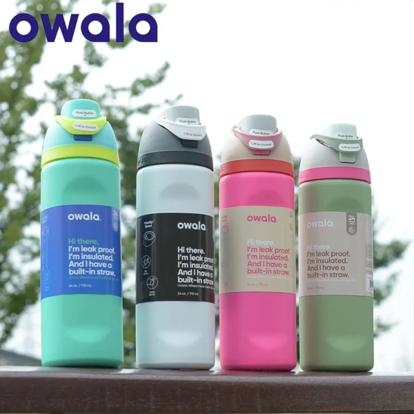 Insulated stainless steel water bottle with closed straw lid